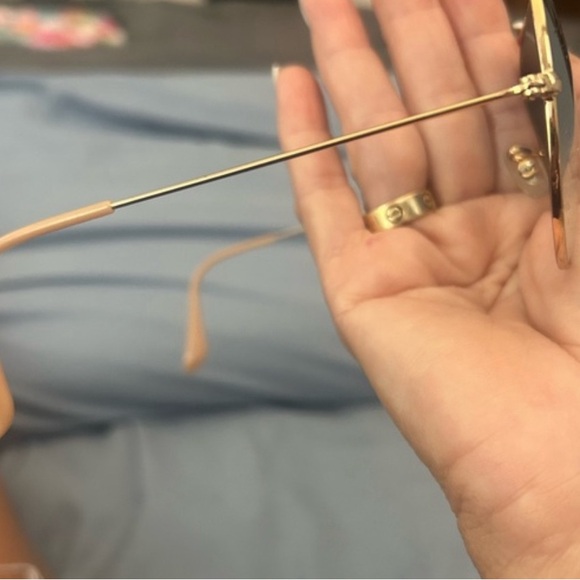 Ray Ban Aviators! Blue gradient lenses and gold frames. - Picture 3 of 4